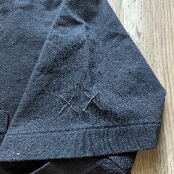 Kaws x Uniqlo Peanuts Snoopy Pocket T-shirt - Picture 4 of 5